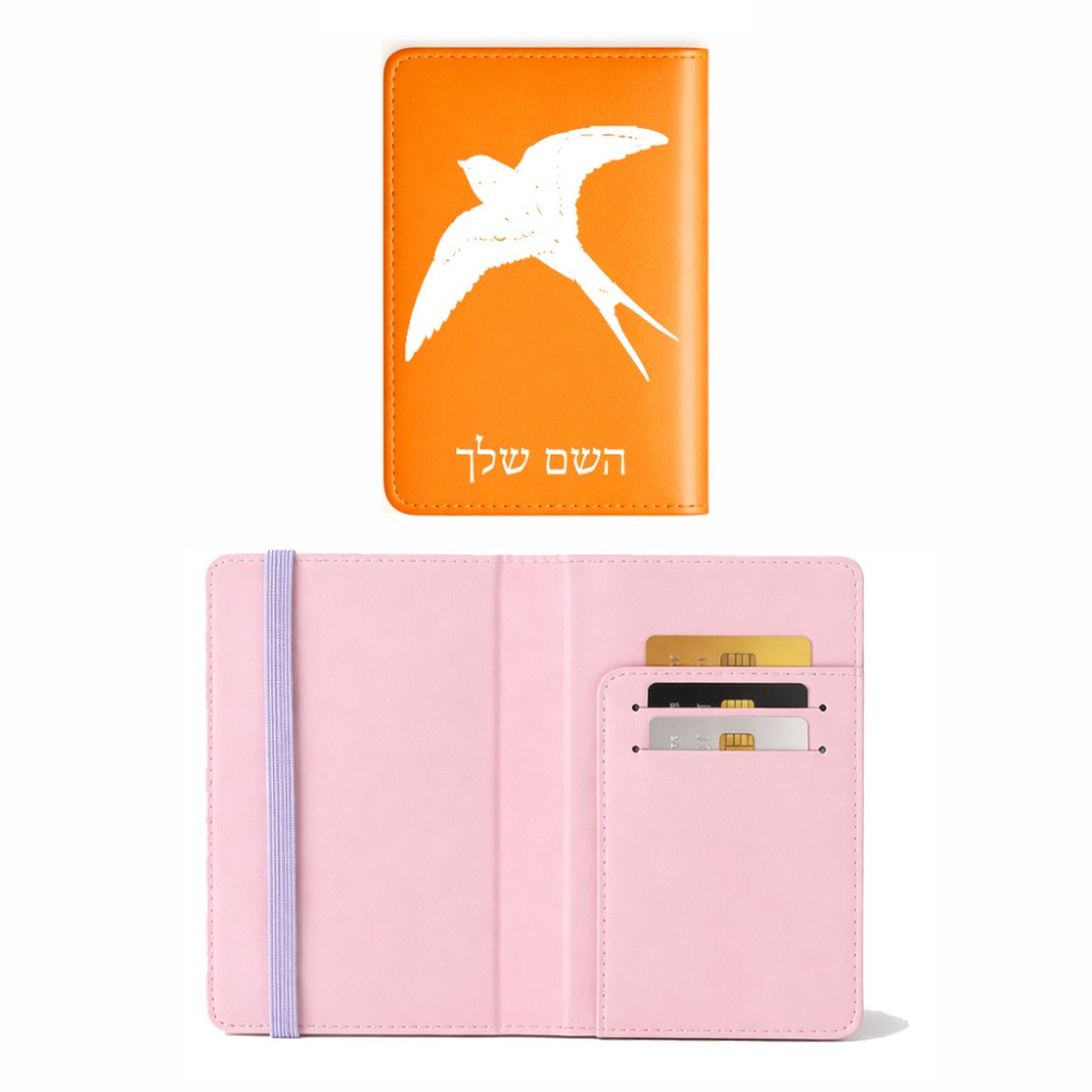 כיסוי דרכון ת.ז ארנק צבע פנימי ורוד בעיצוב אישי עם השם שלך בעיצוב לבלוע גודל 10 × 14.4 ס"מ