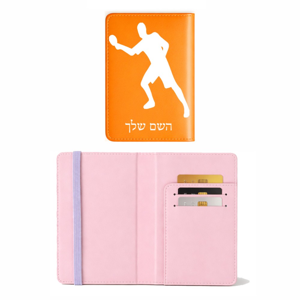 כיסוי דרכון ת.ז ארנק צבע פנימי ורוד בעיצוב אישי עם השם שלך בעיצוב שחקן פינג פונג גודל 10 × 14.4 ס"מ