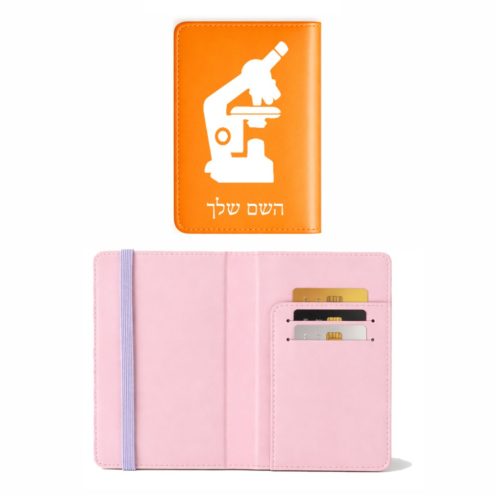 כיסוי דרכון ת.ז ארנק צבע פנימי ורוד בעיצוב אישי עם השם שלך בעיצוב מיקרוסקופ גודל 10 × 14.4 ס"מ