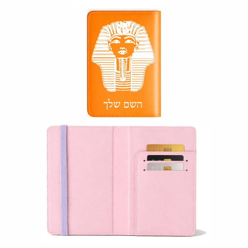 כיסוי דרכון ת.ז ארנק צבע פנימי ורוד בעיצוב אישי עם השם שלך בעיצוב פרעה - תות ענח' אמון מצרי גודל 10 × 14.4 ס"מ
