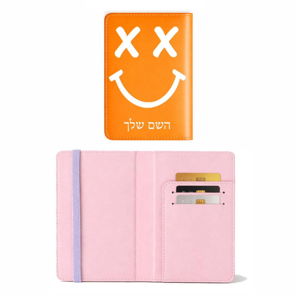 כיסוי דרכון ת.ז ארנק צבע פנימי ורוד בעיצוב אישי עם השם שלך בעיצוב סמיילי גודל 10 × 14.4 ס"מ