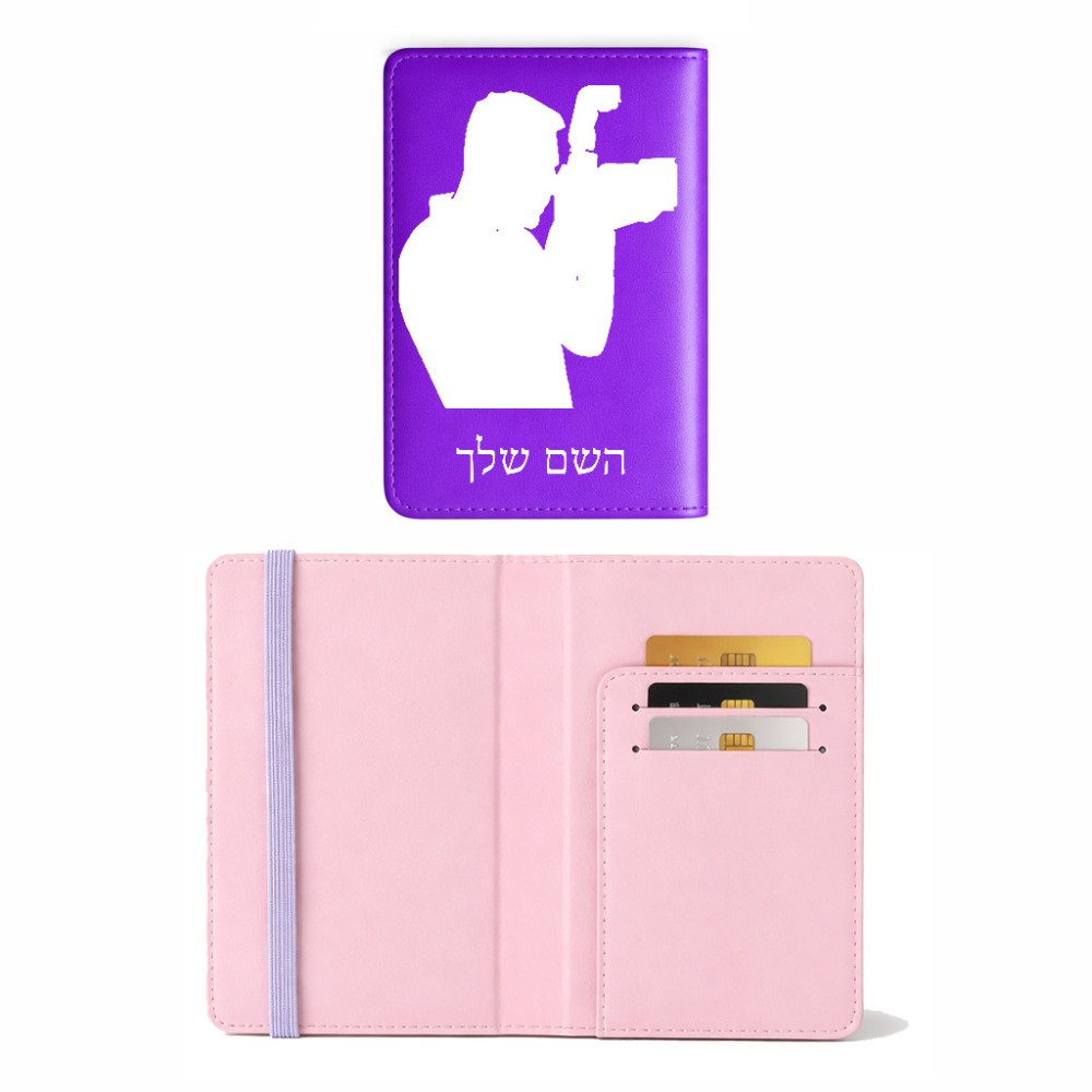 כיסוי דרכון ת.ז ארנק צבע פנימי ורוד בעיצוב אישי עם השם שלך בעיצוב צלם - גברים גודל 10 × 14.4 ס"מ