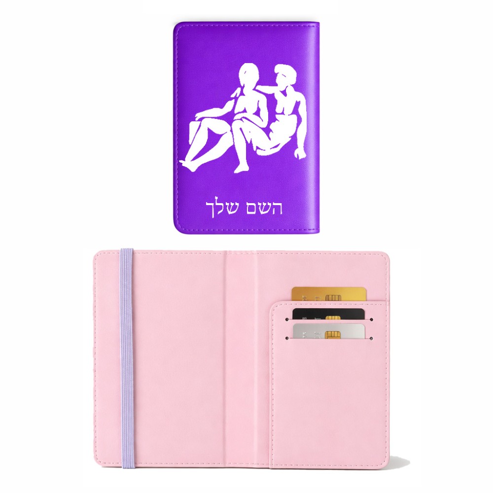 כיסוי דרכון ת.ז ארנק צבע פנימי ורוד בעיצוב אישי עם השם שלך בעיצוב מזלות - תאומים גודל 10 × 14.4 ס"מ