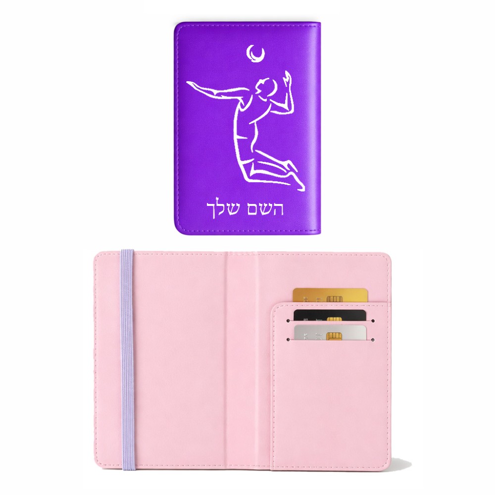 כיסוי דרכון ת.ז ארנק צבע פנימי ורוד בעיצוב אישי עם השם שלך בעיצוב שחקן כדורעף גודל 10 × 14.4 ס"מ