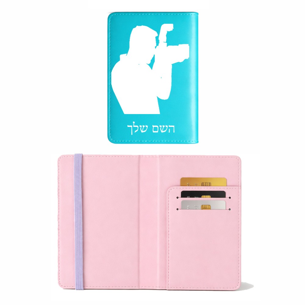 כיסוי דרכון ת.ז ארנק צבע פנימי ורוד בעיצוב אישי עם השם שלך בעיצוב צלם - גברים גודל 10 × 14.4 ס"מ