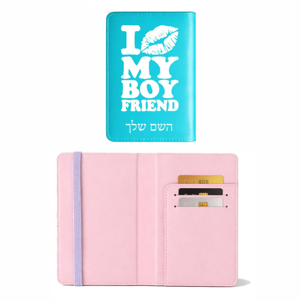 כיסוי דרכון ת.ז ארנק צבע פנימי ורוד בעיצוב אישי עם השם שלך בעיצוב נשקי את חבר שלי גודל 10 × 14.4 ס"מ