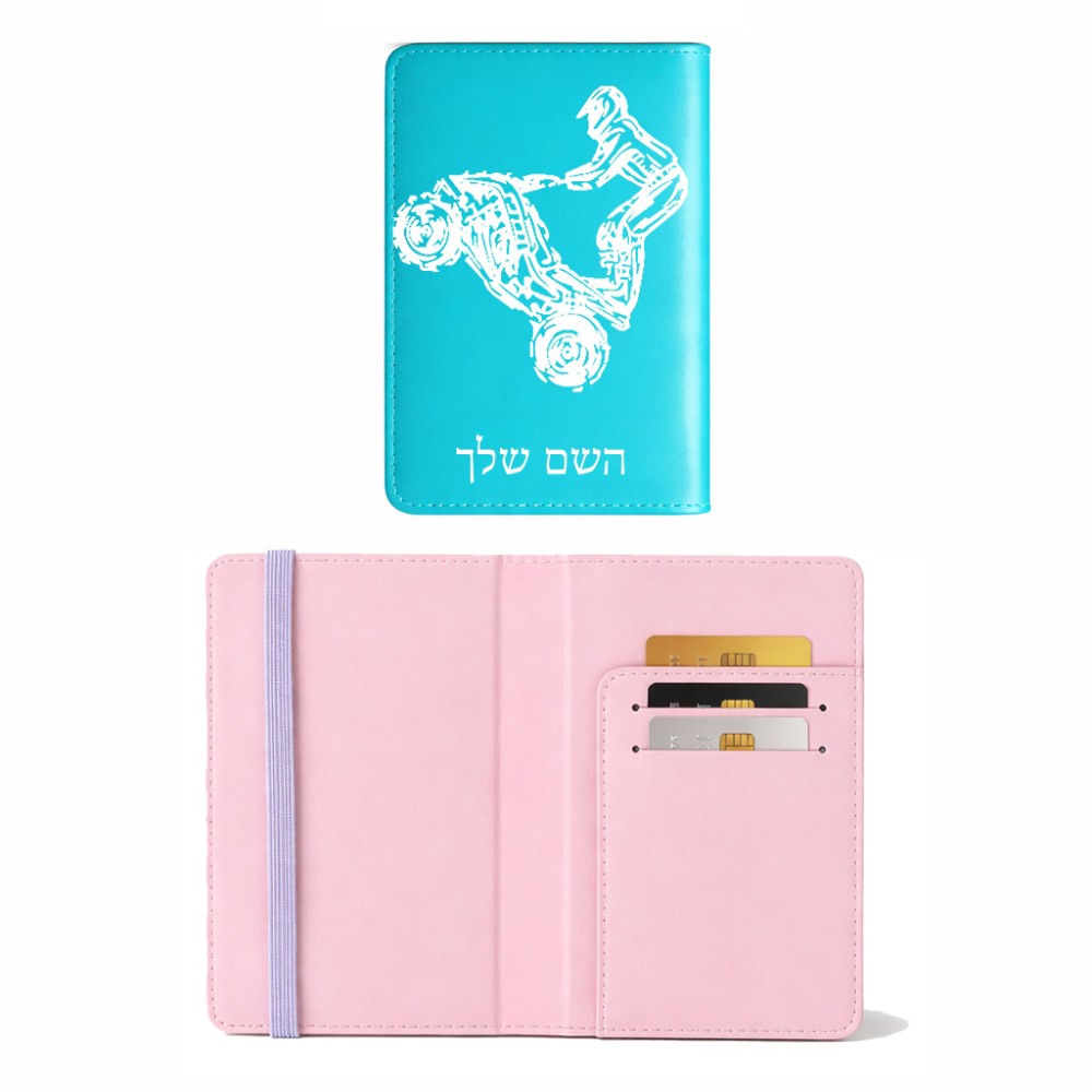 כיסוי דרכון ת.ז ארנק צבע פנימי ורוד בעיצוב אישי עם השם שלך בעיצוב רוכב טרקטורונים גודל 10 × 14.4 ס"מ
