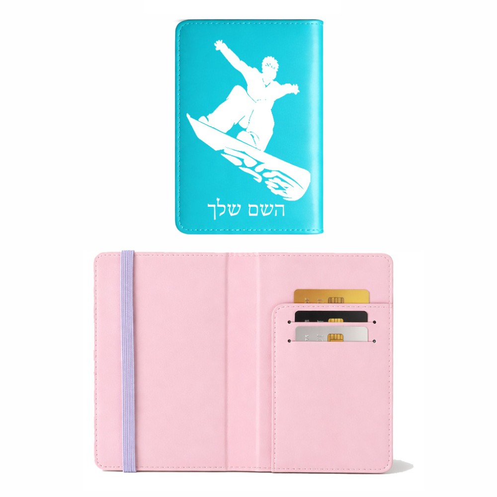 כיסוי דרכון ת.ז ארנק צבע פנימי ורוד בעיצוב אישי עם השם שלך בעיצוב סנובורדיסט גודל 10 × 14.4 ס"מ