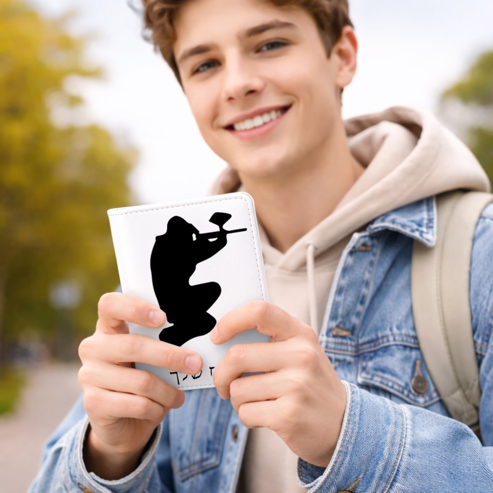 כיסוי דרכון ת.ז ארנק צבע פנימי ורוד בעיצוב אישי עם השם שלך בעיצוב שחקן כאב כדור גודל 10 × 14.4 ס"מ