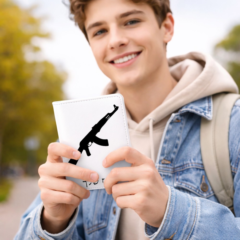 כיסוי דרכון ת.ז ארנק צבע פנימי ורוד בעיצוב אישי עם השם שלך בעיצוב אק 47 גודל 10 × 14.4 ס"מ