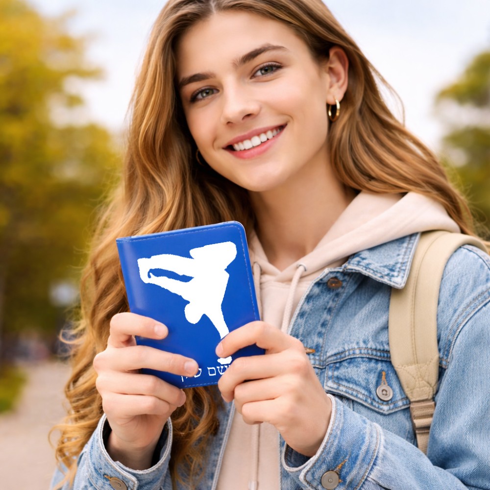 כיסוי דרכון ת.ז ארנק צבע פנימי ורוד בעיצוב אישי עם השם שלך בעיצוב ברייקדאנס גודל 10 × 14.4 ס"מ