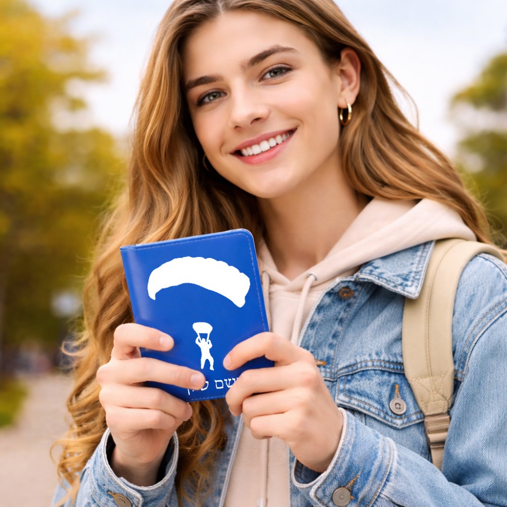 כיסוי דרכון ת.ז ארנק צבע פנימי ורוד בעיצוב אישי עם השם שלך בעיצוב צניחה חופשית גודל 10 × 14.4 ס"מ