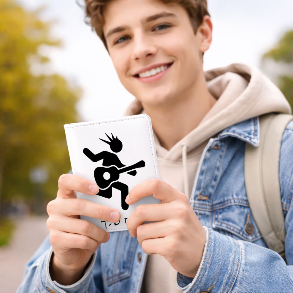 כיסוי דרכון ת.ז ארנק צבע פנימי אפור בעיצוב אישי עם השם שלך בעיצוב נגן גיטרה גודל 10 × 14.4 ס"מ