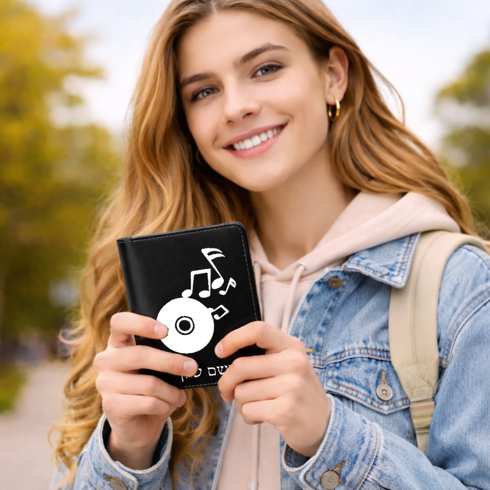 כיסוי דרכון ת.ז ארנק צבע פנימי אפור בעיצוב אישי עם השם שלך בעיצוב תקליטור - אזור מוזיקה גודל 10 × 14.4 ס"מ