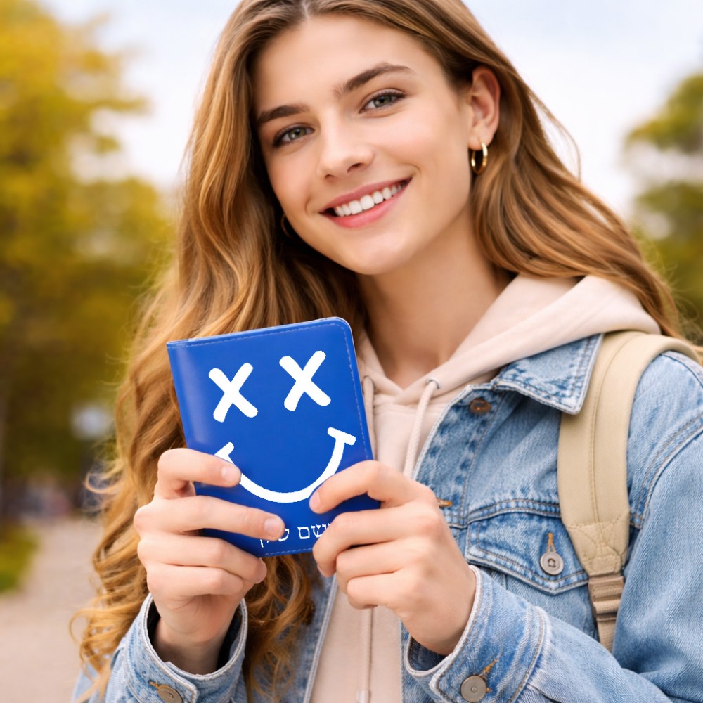 כיסוי דרכון ת.ז ארנק צבע פנימי אפור בעיצוב אישי עם השם שלך בעיצוב סמיילי גודל 10 × 14.4 ס"מ