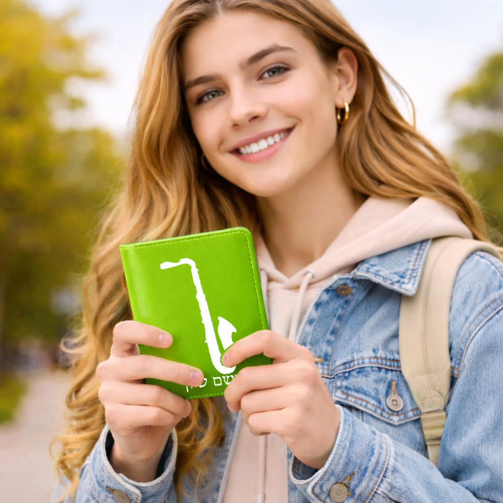 כיסוי דרכון ת.ז ארנק צבע פנימי אפור בעיצוב אישי עם השם שלך בעיצוב סקסופון גודל 10 × 14.4 ס"מ