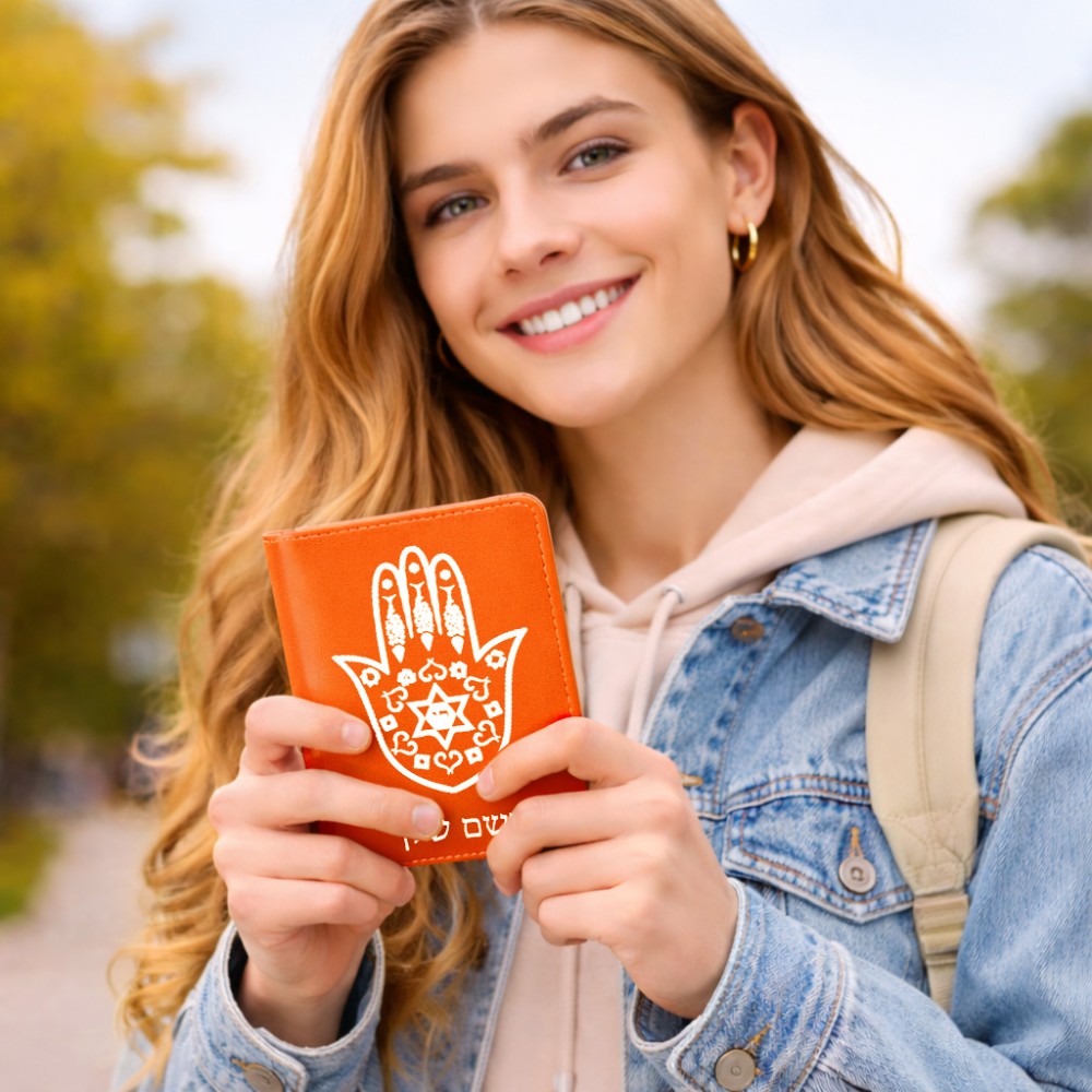 כיסוי דרכון ת.ז ארנק צבע פנימי אפור בעיצוב אישי עם השם שלך בעיצוב חמסה - קבלה גודל 10 × 14.4 ס"מ