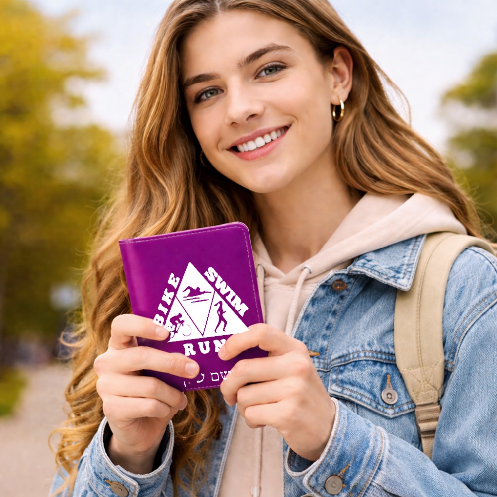 כיסוי דרכון ת.ז ארנק צבע פנימי אפור בעיצוב אישי עם השם שלך בעיצוב טריאתלון גודל 10 × 14.4 ס"מ