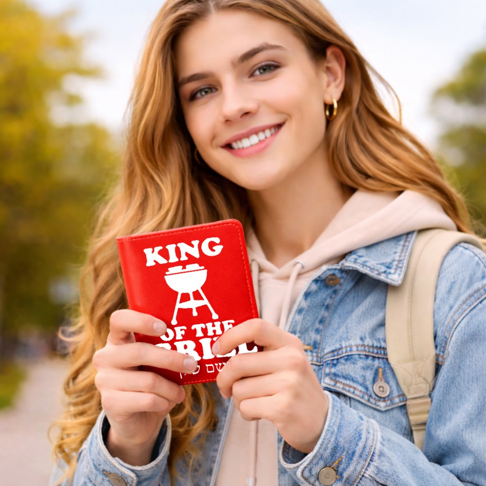 כיסוי דרכון ת.ז ארנק צבע פנימי אפור בעיצוב אישי עם השם שלך בעיצוב מלך הגריל גודל 10 × 14.4 ס"מ
