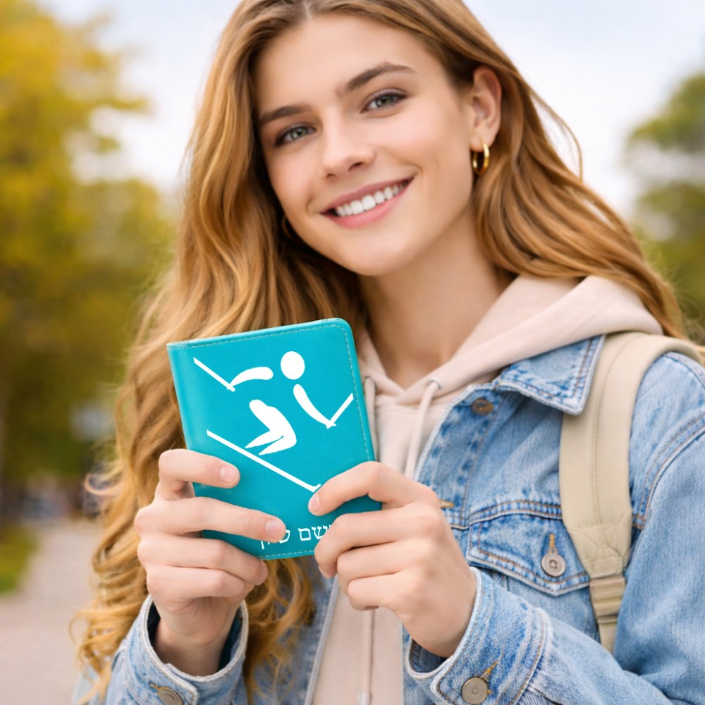 כיסוי דרכון ת.ז ארנק צבע פנימי אפור בעיצוב אישי עם השם שלך בעיצוב סקי אולימפי גודל 10 × 14.4 ס"מ