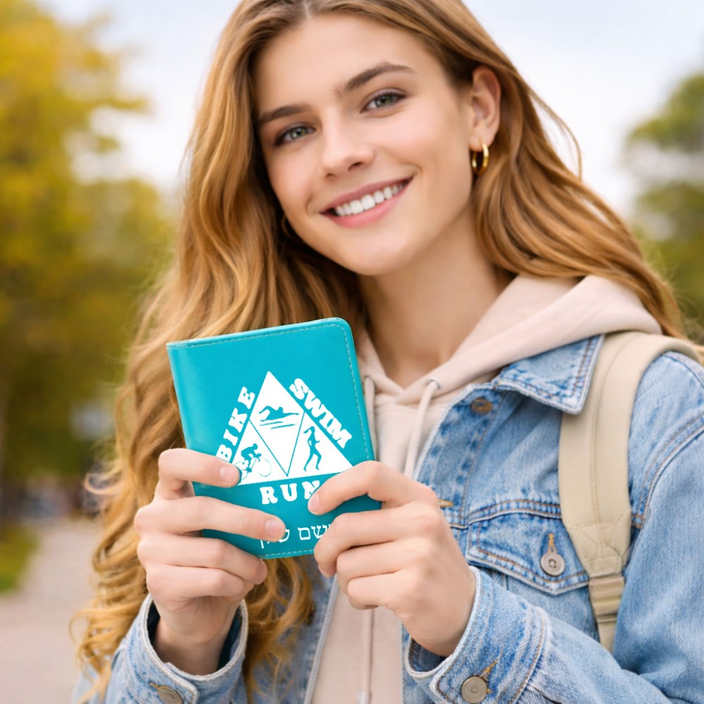 כיסוי דרכון ת.ז ארנק צבע פנימי אפור בעיצוב אישי עם השם שלך בעיצוב טריאתלון גודל 10 × 14.4 ס"מ