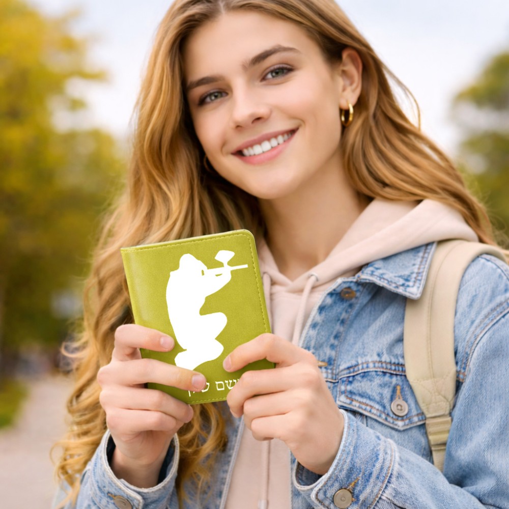 כיסוי דרכון ת.ז ארנק צבע פנימי אפור בעיצוב אישי עם השם שלך בעיצוב שחקן כאב כדור גודל 10 × 14.4 ס"מ