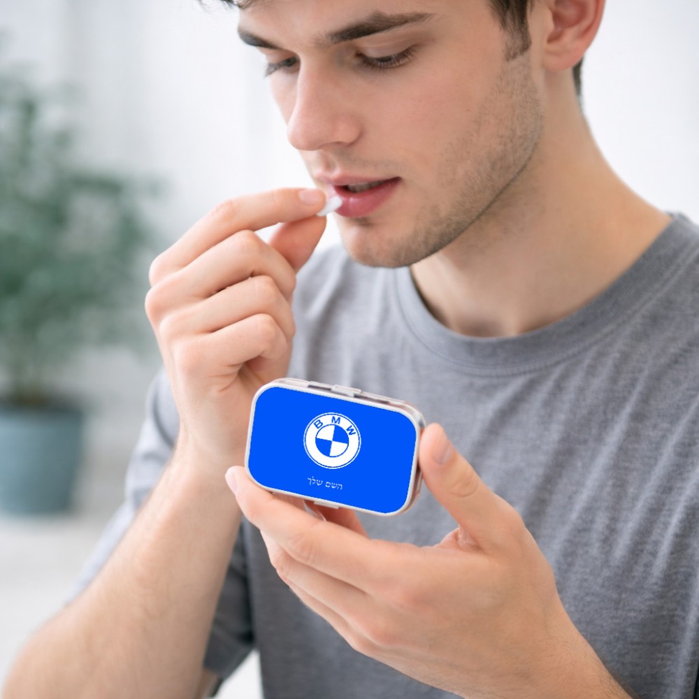 קופסאת כדורים בעיצוב אישי עם השם שלך בעיצוב ב.מ.וו גודל 5.6 × 4 ס"מ