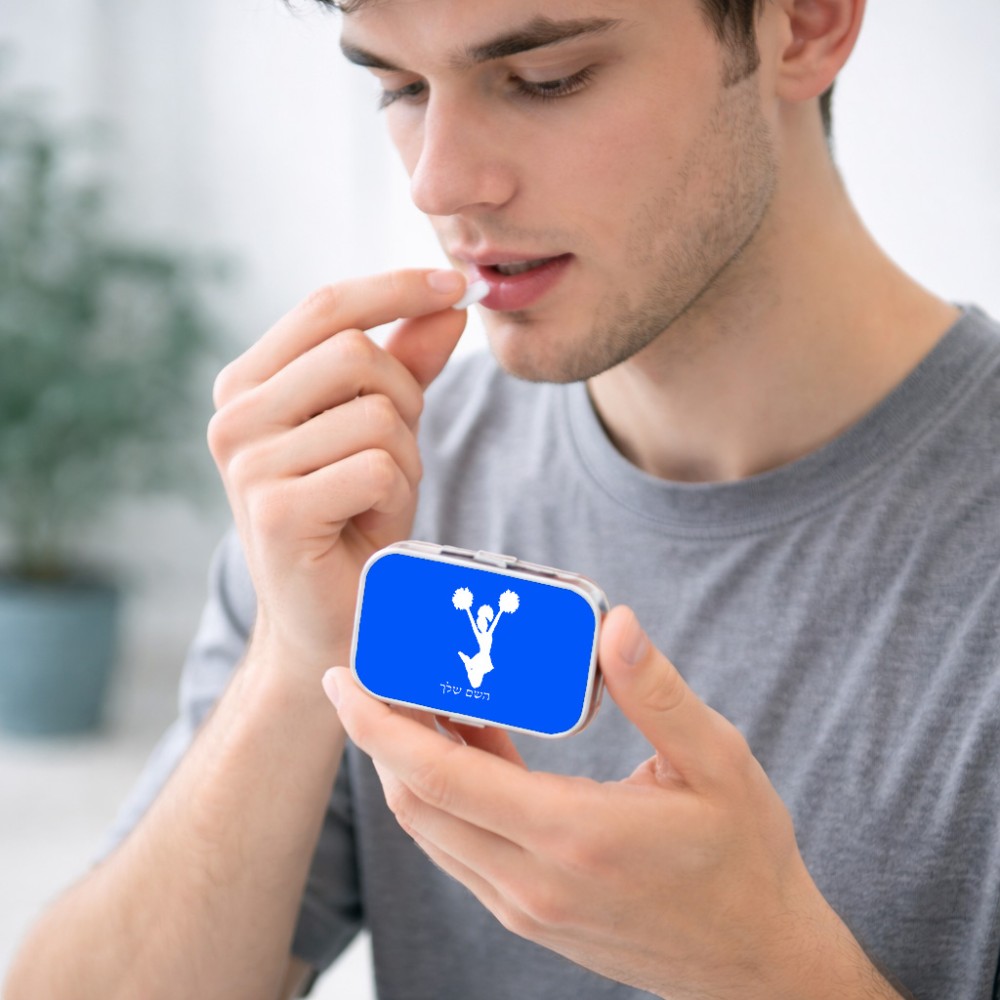 קופסאת כדורים בעיצוב אישי עם השם שלך בעיצוב מעודדת גודל 5.6 × 4 ס"מ
