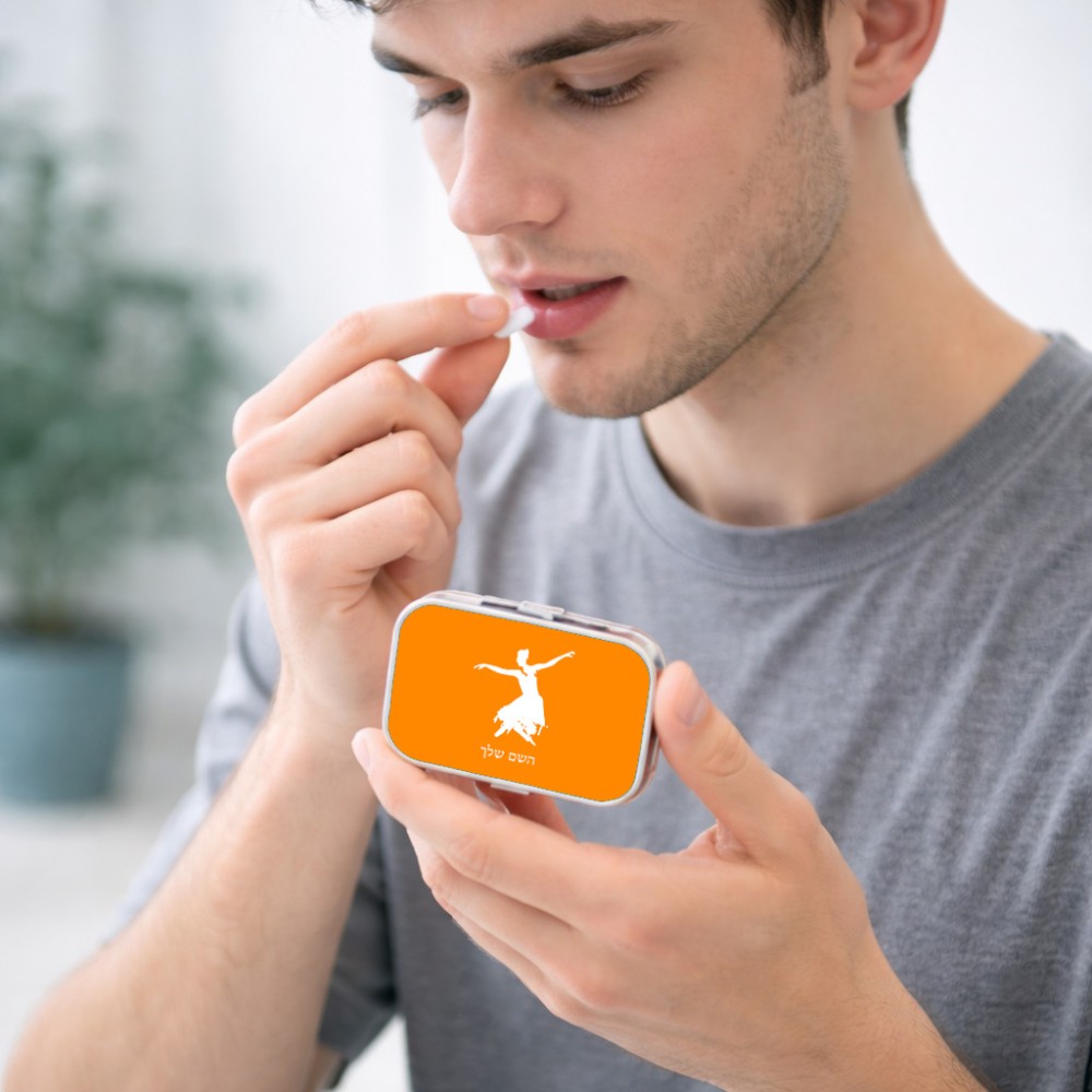 קופסאת כדורים בעיצוב אישי עם השם שלך בעיצוב בלרינה גודל 5.6 × 4 ס"מ