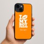 כיסוי בעיצוב אישי עם השם שלך לדגם - Apple iPhone 15 Plus בעיצוב נשקי את חבר שלי