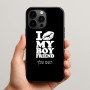 כיסוי בעיצוב אישי עם השם שלך לדגם - Apple iPhone 15 Pro Max בעיצוב נשקי את חבר שלי