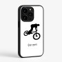 כיסוי בעיצוב אישי עם השם שלך לדגם - Apple iPhone 15 Pro בעיצוב רוכב אופניים