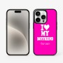 כיסוי בעיצוב אישי עם השם שלך לדגם - Apple iPhone 15 Pro בעיצוב אוהבת את החבר שלי