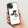 כיסוי בעיצוב אישי עם השם שלך לדגם - Apple iPhone 15 בעיצוב רוכב אופניים