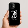 כיסוי בעיצוב אישי עם השם שלך לדגם - Apple iPhone 16e בעיצוב ילד סקייטבורד