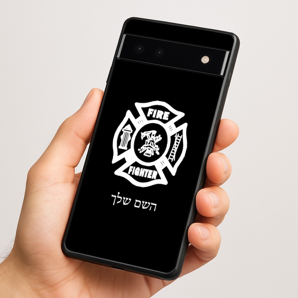 כיסוי בעיצוב אישי עם השם שלך לדגם - Google Pixel 6a 5G בעיצוב כבאי - תגית