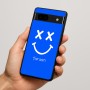 כיסוי בעיצוב אישי עם השם שלך לדגם - Google Pixel 7a 5G בעיצוב סמיילי