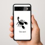 כיסוי בעיצוב אישי עם השם שלך לדגם - Google Pixel 9a 5G בעיצוב עקרב