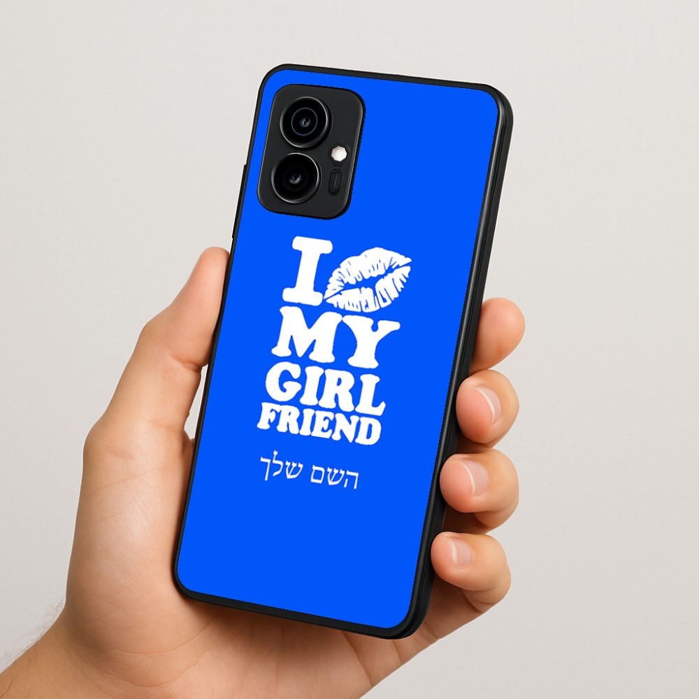 כיסוי בעיצוב אישי עם השם שלך לדגם - Motorola Edge 70 5G בעיצוב לנשק את החברה שלי