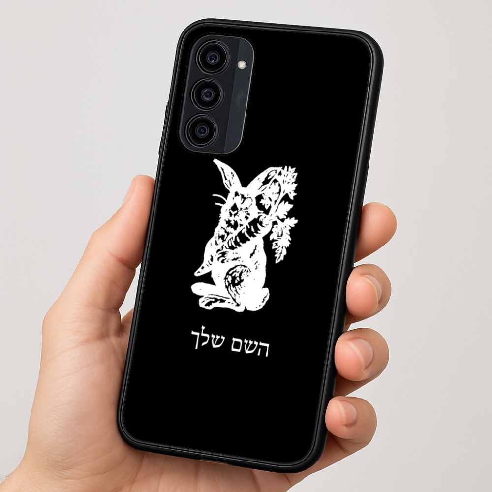כיסוי בעיצוב אישי עם השם שלך לדגם - Motorola Moto G35 5G בעיצוב ארנב מחזיק גזר