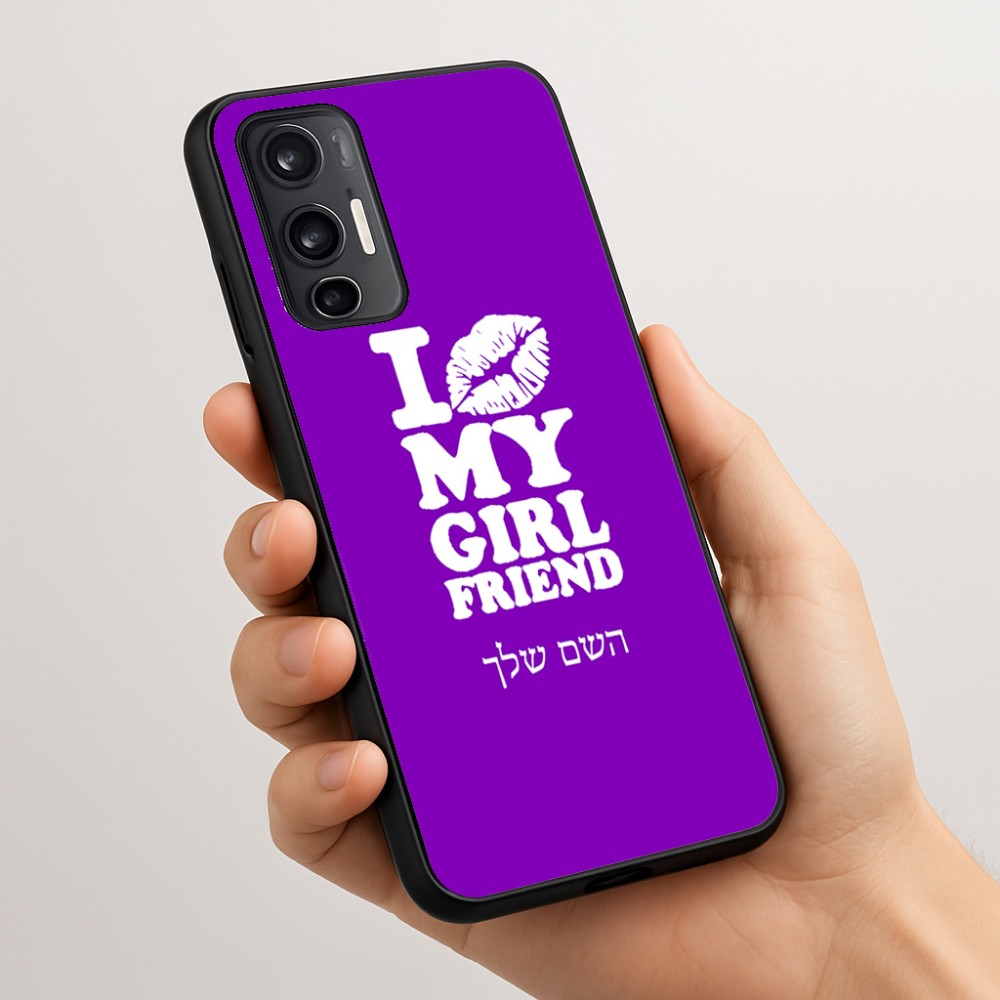 כיסוי בעיצוב אישי עם השם שלך לדגם - Motorola Moto G45 5G בעיצוב לנשק את החברה שלי