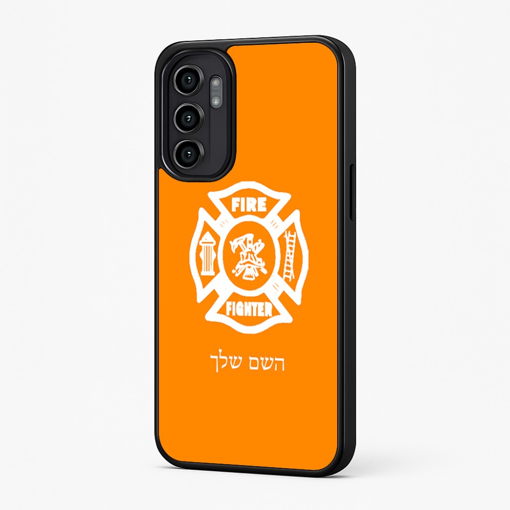 כיסוי בעיצוב אישי עם השם שלך לדגם - Motorola Moto G57 Power 5G בעיצוב כבאי - תגית