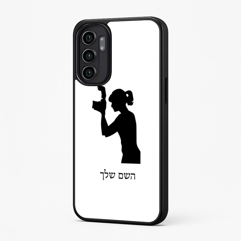 כיסוי בעיצוב אישי עם השם שלך לדגם - Motorola Moto G57 Power 5G בעיצוב צלמת - אישה