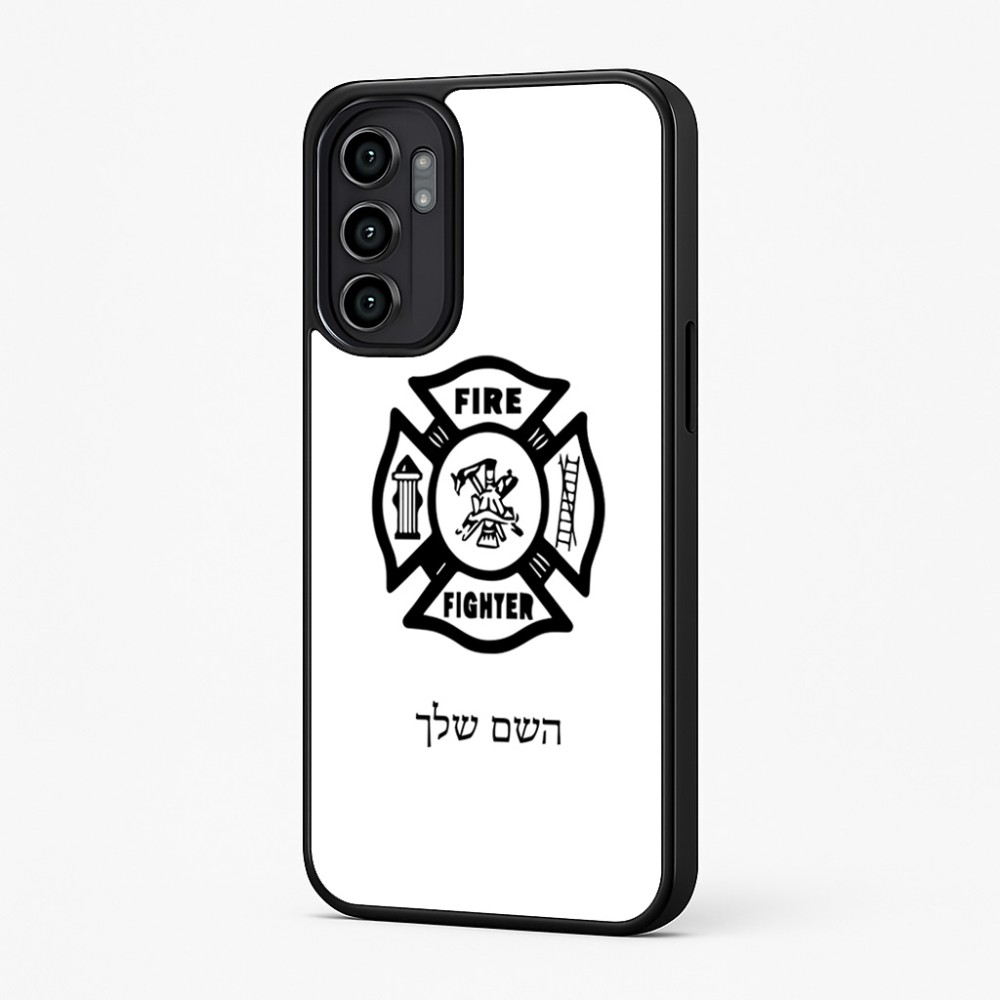 כיסוי בעיצוב אישי עם השם שלך לדגם - Motorola Moto G57 Power 5G בעיצוב כבאי - תגית
