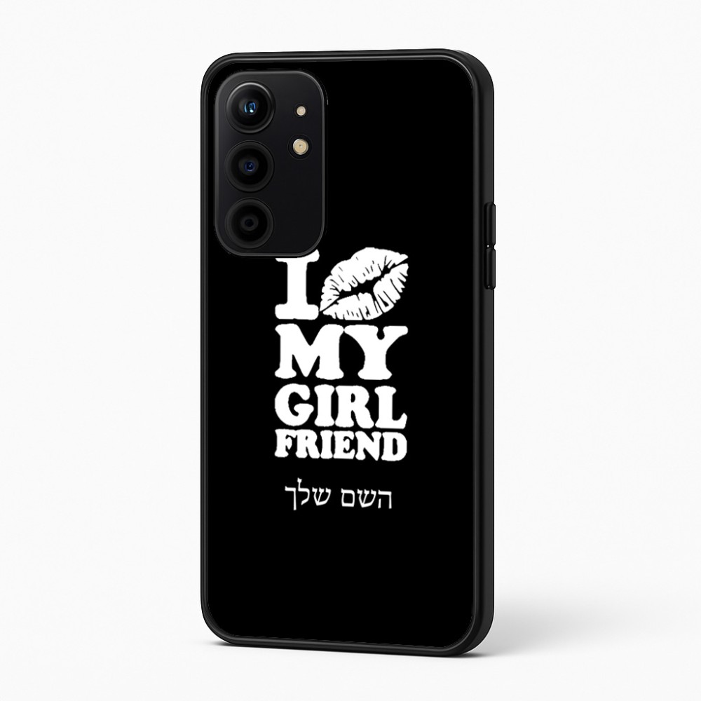 כיסוי בעיצוב אישי עם השם שלך לדגם - Realme 16 Pro+ 5G בעיצוב לנשק את החברה שלי