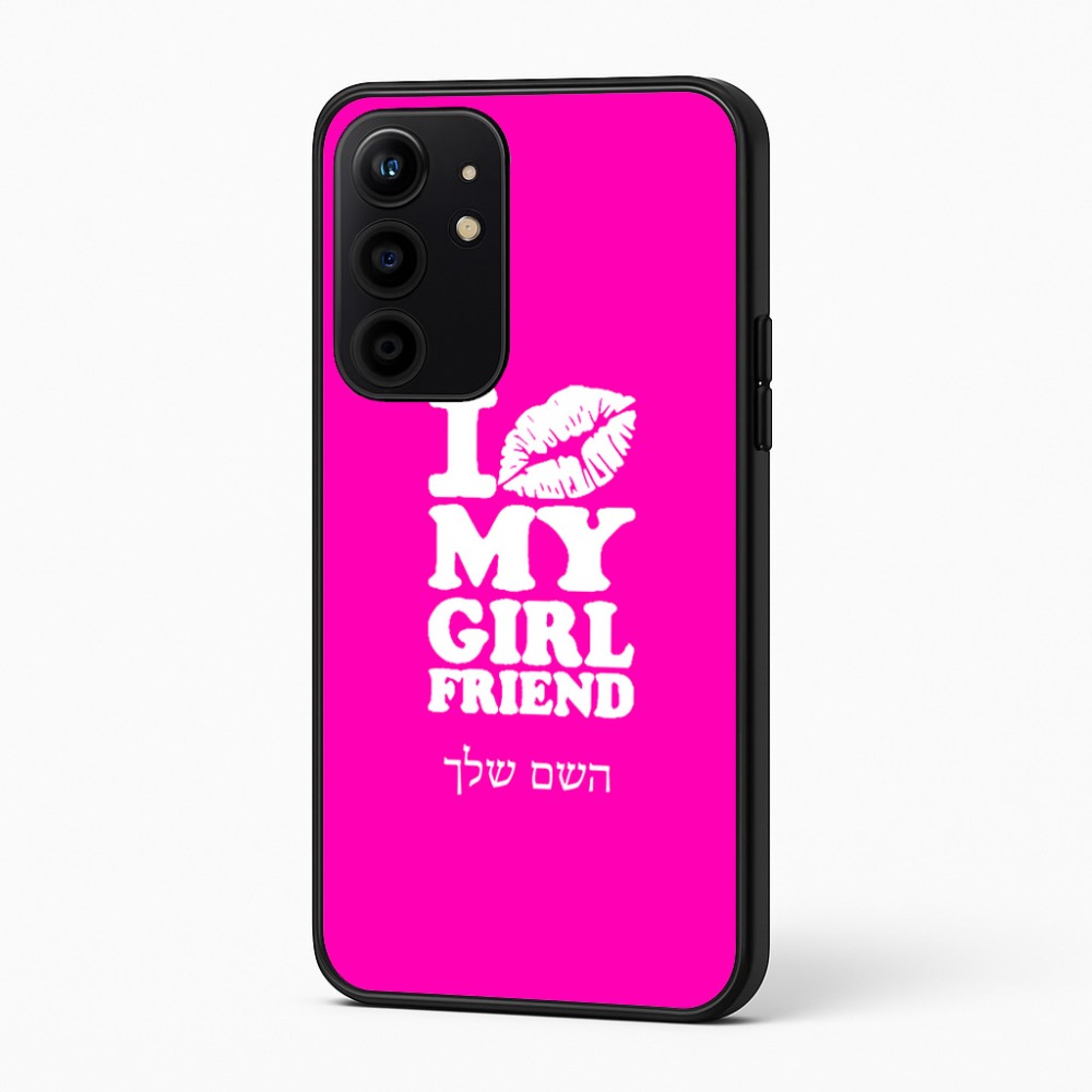 כיסוי בעיצוב אישי עם השם שלך לדגם - Realme 16 Pro+ 5G בעיצוב לנשק את החברה שלי