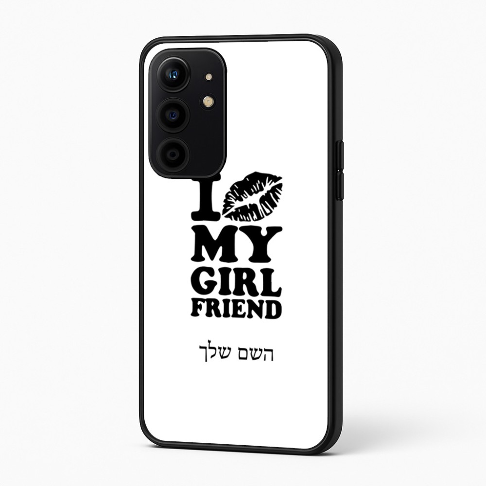 כיסוי בעיצוב אישי עם השם שלך לדגם - Realme 16 Pro+ 5G בעיצוב לנשק את החברה שלי