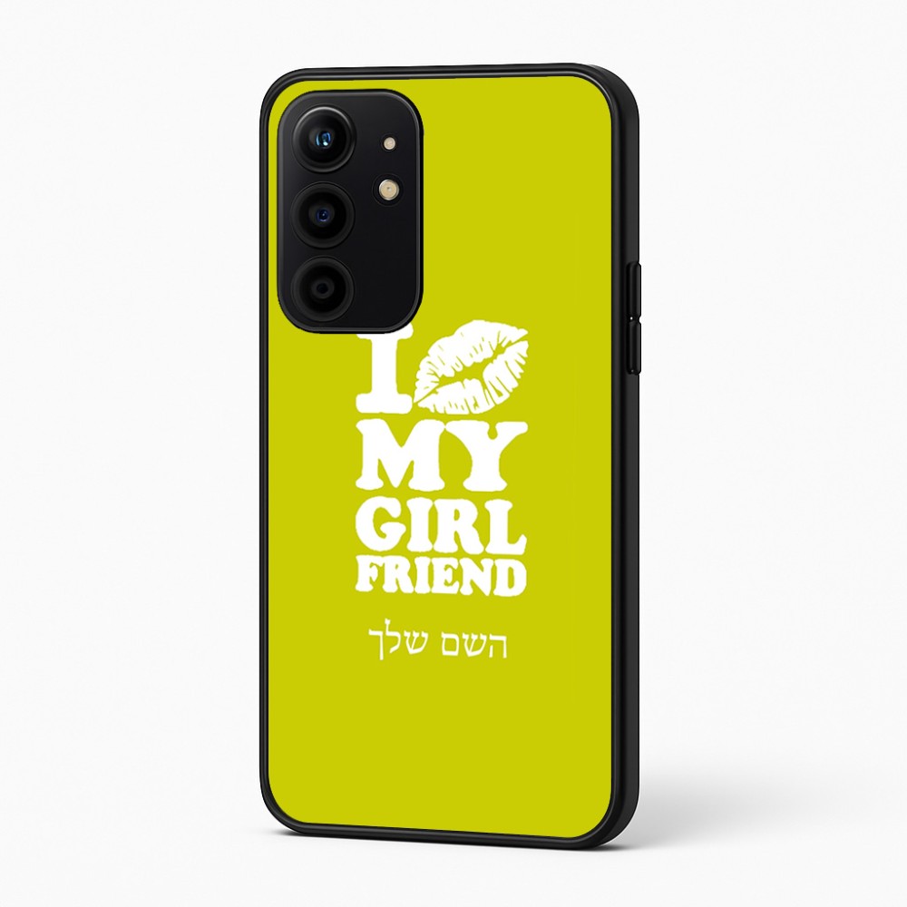 כיסוי בעיצוב אישי עם השם שלך לדגם - Realme 16 Pro+ 5G בעיצוב לנשק את החברה שלי