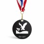מדליה מעץ בעיצוב אישי עם השם שלך בעיצוב נשר אמריקאי גודל 6.5 × 6.5 ס"מ