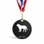 מדליה מעץ בעיצוב אישי עם השם שלך בעיצוב כלב גודל 6.5 × 6.5 ס"מ